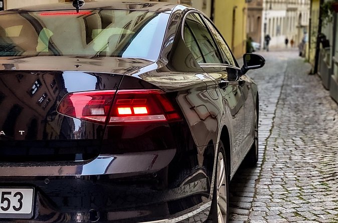 Private ARRIVAL Transfer by LIMOUSINE 3+1pax - Timing Check: Build a Buffer Around Flight Delays and Airport Flow