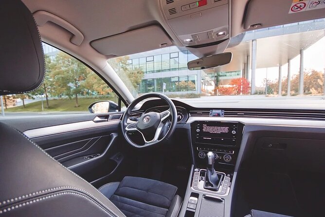 Private ARRIVAL Transfer by LIMOUSINE 3+1pax - Price and Value: When $50.46 Makes Sense (and When It Might Not)