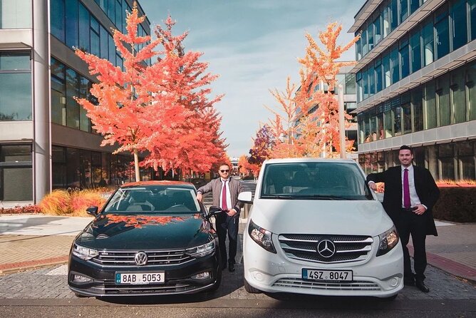 Private ARRIVAL Transfer by MINIVAN Mercedes Vito 8+1pax - Private arrival transfer: the easy way to start in Prague