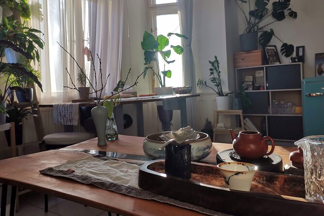 Private Authentic Tea Experience in Prague - Tea varieties and stories: why the cups aren’t random