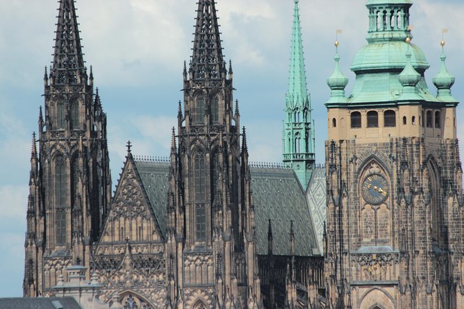 Private Best of Prague Tour with Tereza - Charles Bridge: the must-see route with human details