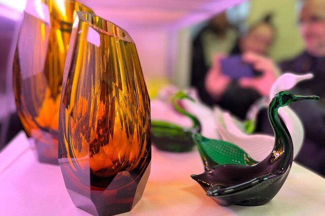 Private Bohemian Glass and Czech Crystal Tour with lunch included - Entering the hot shop world with Jiri Pacinek and Glass Onion