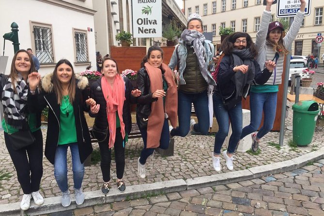 Private city discovery tour - A Historical Treasure Hunt - Smartphone-guided clues: what you actually do during the walk