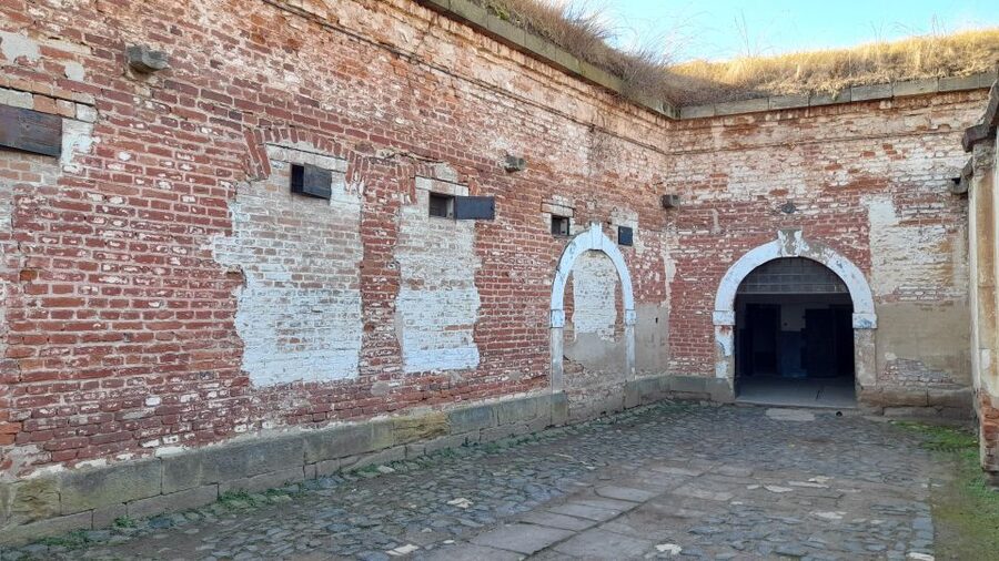 Private Half-Day Tour To Terezin Concentration Camp - Big Fortress: from ghetto gates to the Museum of the Ghetto for boys
