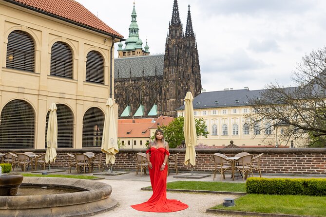 Private Photoshoot Tour in Prague - Kampa (Small Venice): calm water under the bridge