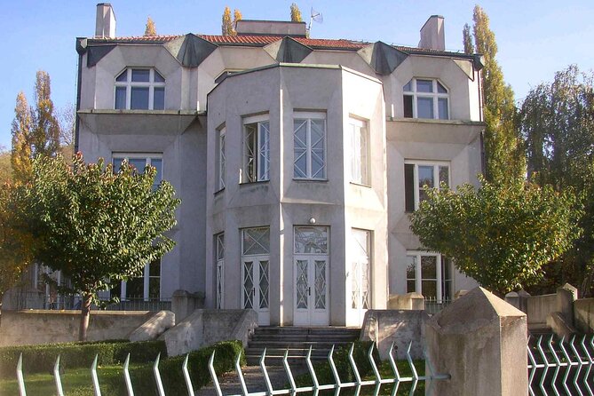 Private Prague Art Nouveau and Cubism Walking Tour - A private Art Nouveau and Cubism route that actually trains your eye