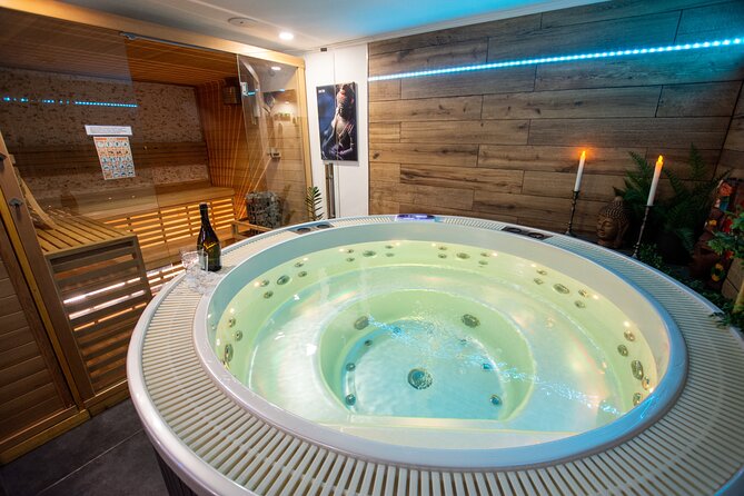 Private Spa with Jacuzzi and Sauna - BLACK ZONE - Meeting point and timing: simple Prague logistics