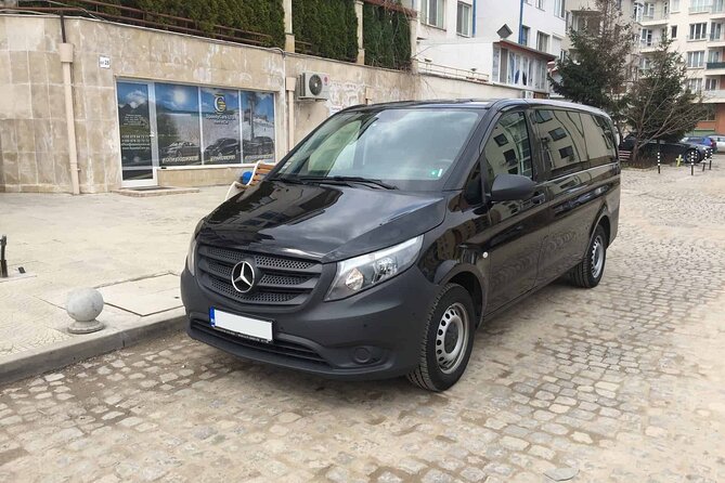 Private Transfer from Prague Airport to Prague City Hotels 1 - 7 pax - Flight Tracking and Waiting: Why Delays Feel Less Personal Here