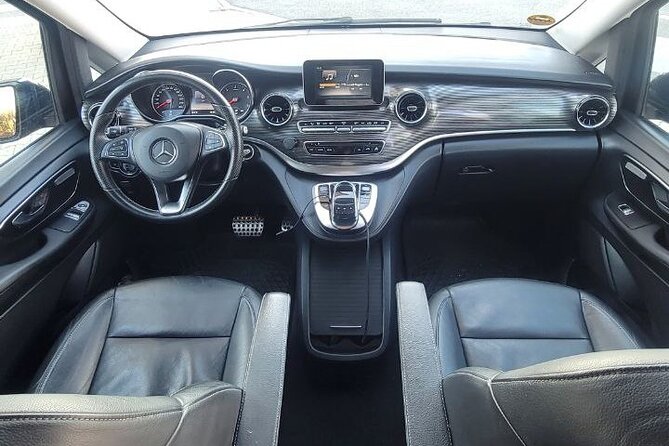 Private Transfer in Mercedes V-Class Minivan - Why a private airport transfer beats the usual Prague pickup scramble