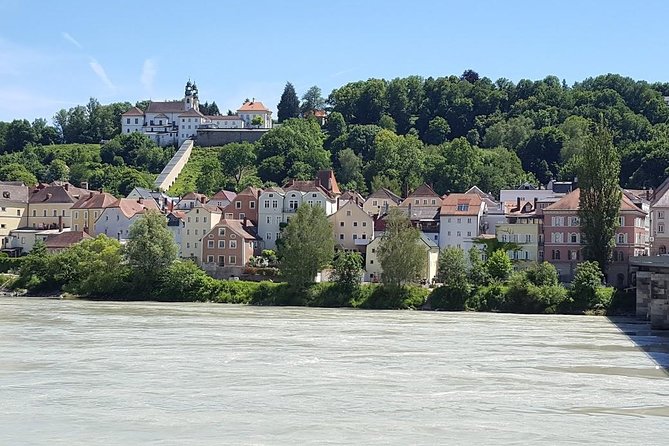 Private Transfer Prague to Passau or Passau to Prague with stop in Cesky Krumlov - Key things that make this transfer work well