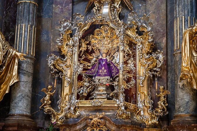 Private Walking tour: From Charles Bridge to Prague Castle - Nerudova Street up to Prague Castle Square: the final payoff