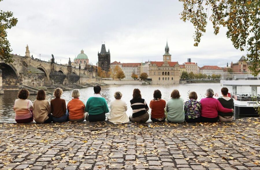 Professional photoshoot at Charles Bridge & Kampa island - Price and value for a private shoot up to 4