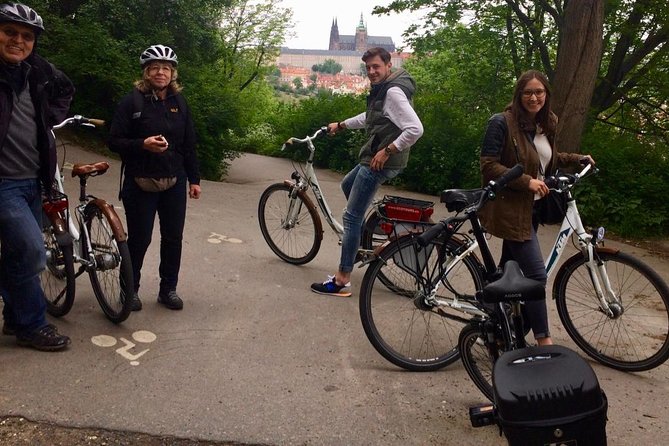 Radtour durch Prag auf Deutsch - Petrín and Kampa: Viewpoints and River-Edge Beauty