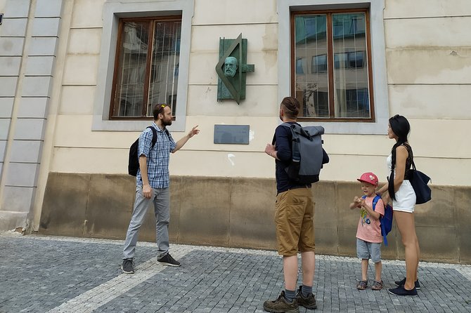 Rent-a-Friend in Prague - Charles Bridge: short walk, free views, and the best photos per minute
