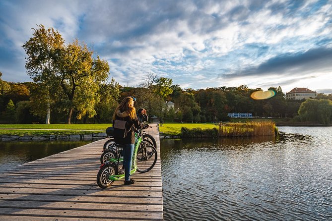 Rent your E-Scooter Hugo Bike in Prague! - Why scooter-as-bike rules help in Prague’s pedestrian-heavy areas