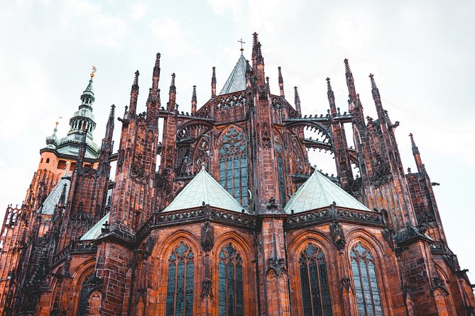 Self-Guided Audio Tour - Prague Castle District - From Old Royal Palace to Daliborka: a 39-minute castle stroll