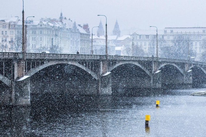 Shared Arrival Transfer: Prague Airport to Hotels - Luggage limits: when your bag plan breaks the deal