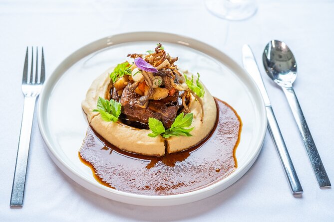 Sinatra Tribute Show and Dinner Experience in Manes - Price and value: what $40.96 gets you in Prague