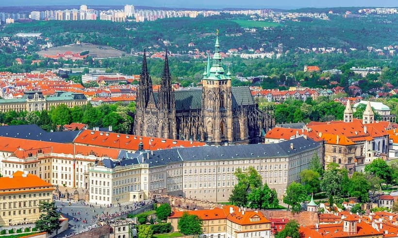 Skip-the-Line Private Tour of Prague Castle & Hidden Gems - The St. Vitus Cathedral stop: more than a first look