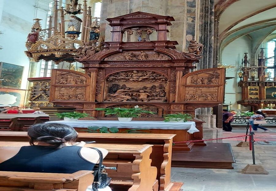 Skip-the-Line Private Tour of Prague Castle & Hidden Gems - Hidden-feeling access: Royal Crypt and Saint Wenceslas Chapel