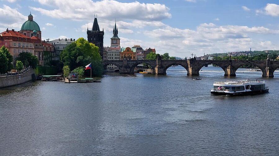 Skip-the-Line Private Tour of Prague Castle & Hidden Gems - Guides make or break it: Elena and Asia show the difference