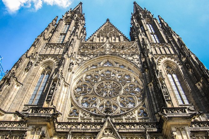 Small-Group Tour of Prague Castle with a local guide - First Courtyard at Hradcanske Namesti: ceremonial entrance energy