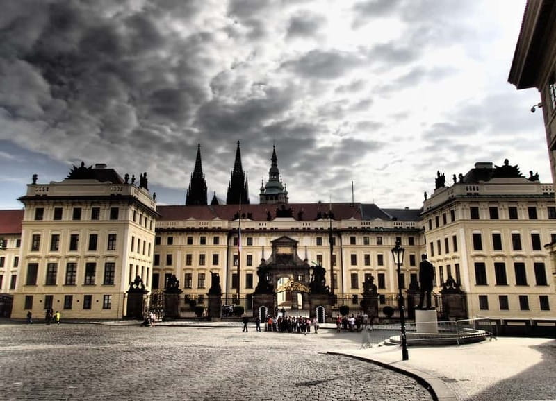 St Vitus Cathedral & Hidden Gems of Prague Castle - Prague Castle calm begins at Pohorelec and Petrin