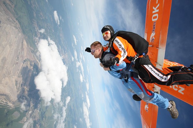 Tandem Skydiving Adventure in Prague - Choosing Your Prague Jump Time: Morning vs Midday