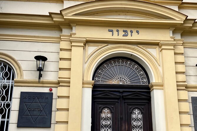 Terezin In-Depth Holocaust Tour From Prague's Center (max 7 pax) - Timing in Prague: the 9:00 start and the drive out