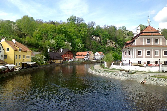 Trip to Cesky Krumlov from Prague - Walking the Old Town: narrow lanes, big architecture mix