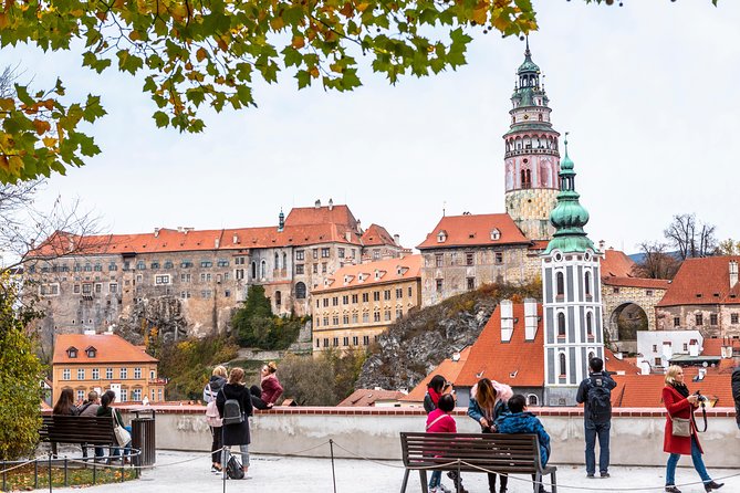 UNESCO Cesky Krumlov from Prague with Guided Tour and Transfer - The drive south: pastoral views, scheduled stop, and the guide’s job
