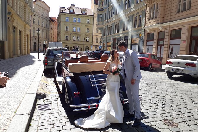 Vintage Cars Prague - Sightseeing Tour 90min / 1-6 pers. - Lennonova zed and the graffiti wall moment