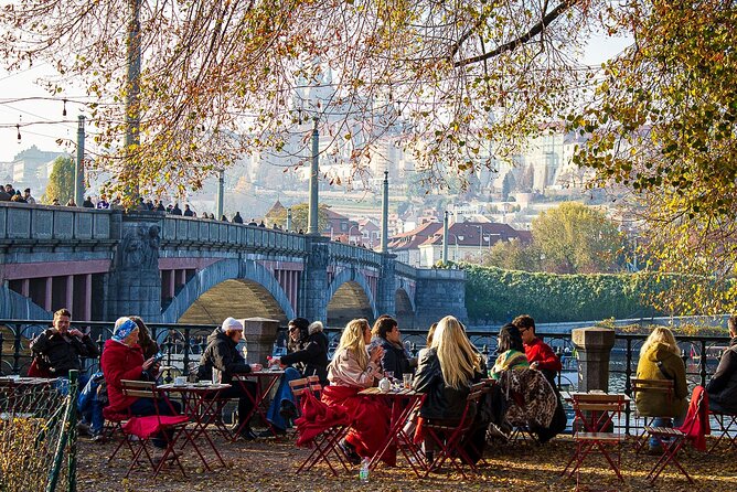 Walking through ages: 11th to 21st century, Prague flavoured - Meeting at Pražský hrad and getting your bearings fast