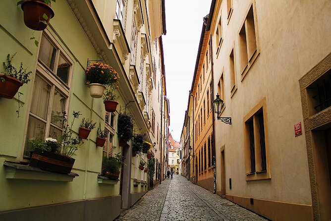 Walking through ages: 11th to 21st century, Prague flavoured - Lesser Town and Malostranská: Baroque streets where you can breathe