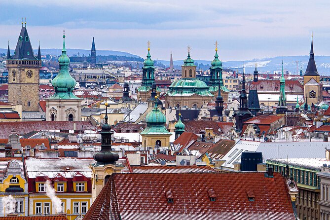 Walking through ages: 11th to 21st century, Prague flavoured - Prague Castle: the power seat behind the skyline