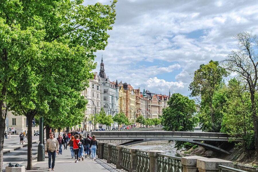 Walking tour of Prague in French : Nové Město - Nové Město’s 14th-century plan in plain sight