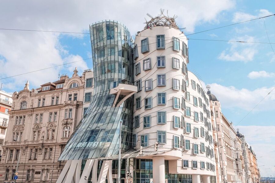 Walking tour of Prague in French : Nové Město - Senovážné náměstí, Na Příkopě, and Náměstí Republiky: the squares that explain the city