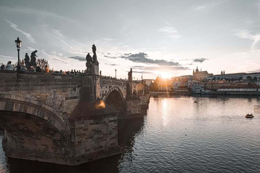 Walking tour of Prague in french: Old Town & Charles Bridge - Meeting at Celetná 601/5: how to start without stress