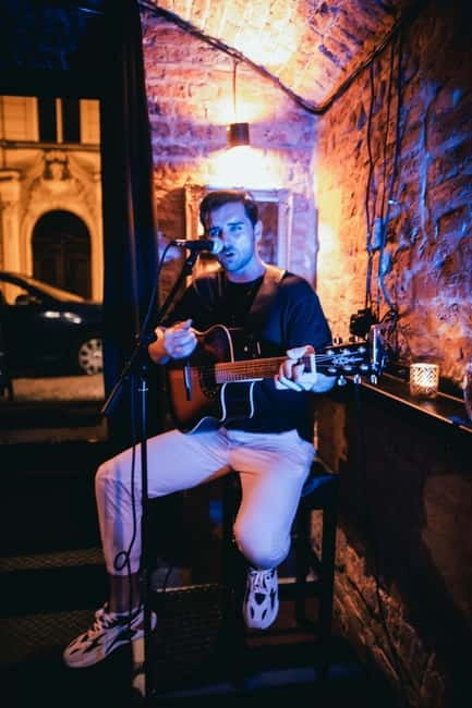 Wednesday Night Live Music with Cocktails - Wednesday-night timing: when to arrive for the best flow