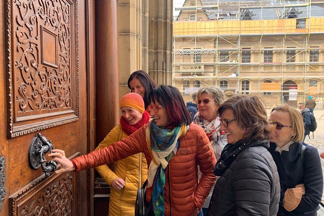 Winter Charm of Prague - private tour with PERSONAL PRAGUE GUIDE - Stop 3: Charles Bridge in winter light (and without the long slog)